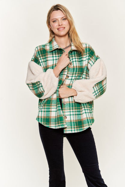 Multi plaid fuzzy sleeve jacket PLUS JJO1023P